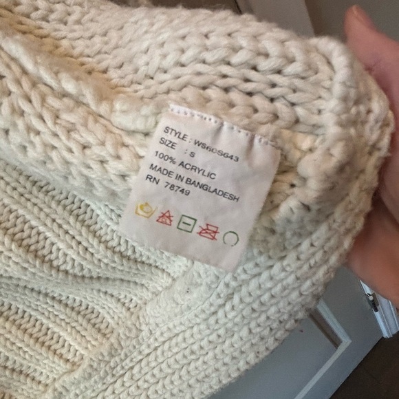 Y2K Wet Seal Women's Cream Cable Knit Short Sleeved Cardigan - Picture 3 of 8